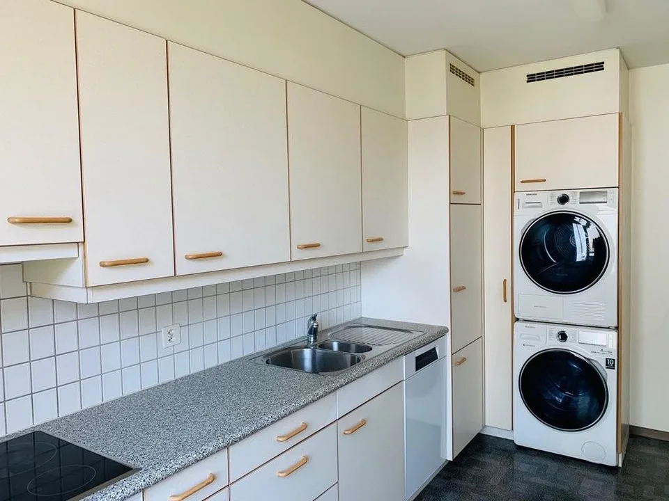 Wohnen an Toplage: Helle 5-Zimmerwohnung