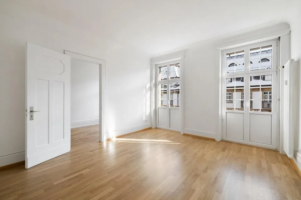 Wohnen an Toplage: Helle 5-Zimmerwohnung
