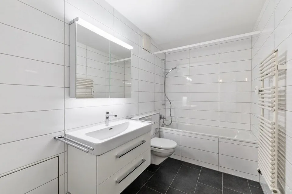 Wohnen an Toplage: Helle 5-Zimmerwohnung