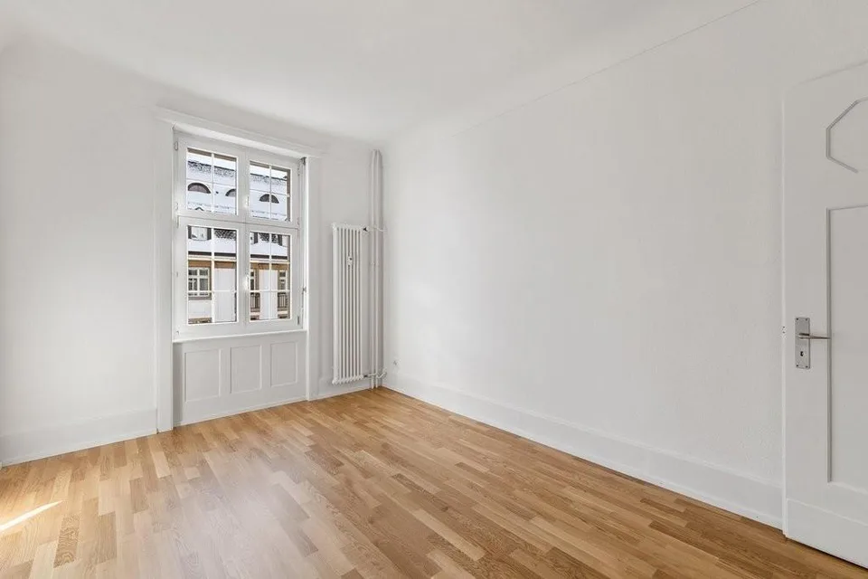 Wohnen an Toplage: Helle 5-Zimmerwohnung