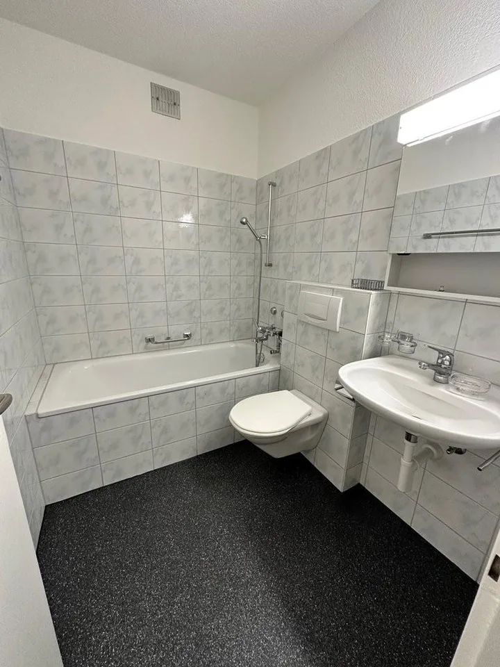 Charmante 2.5 Zimmerwohnung mit genialer Aussicht über Zürich