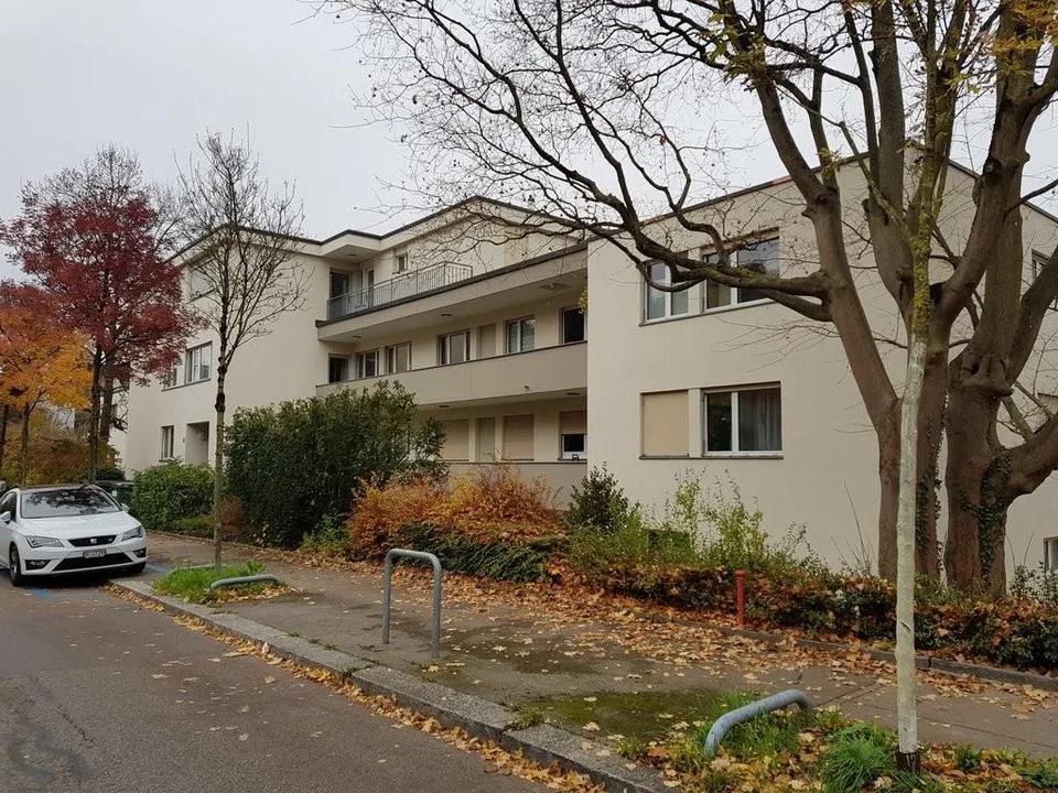 Charmante 2.5 Zimmerwohnung mit genialer Aussicht über Zürich
