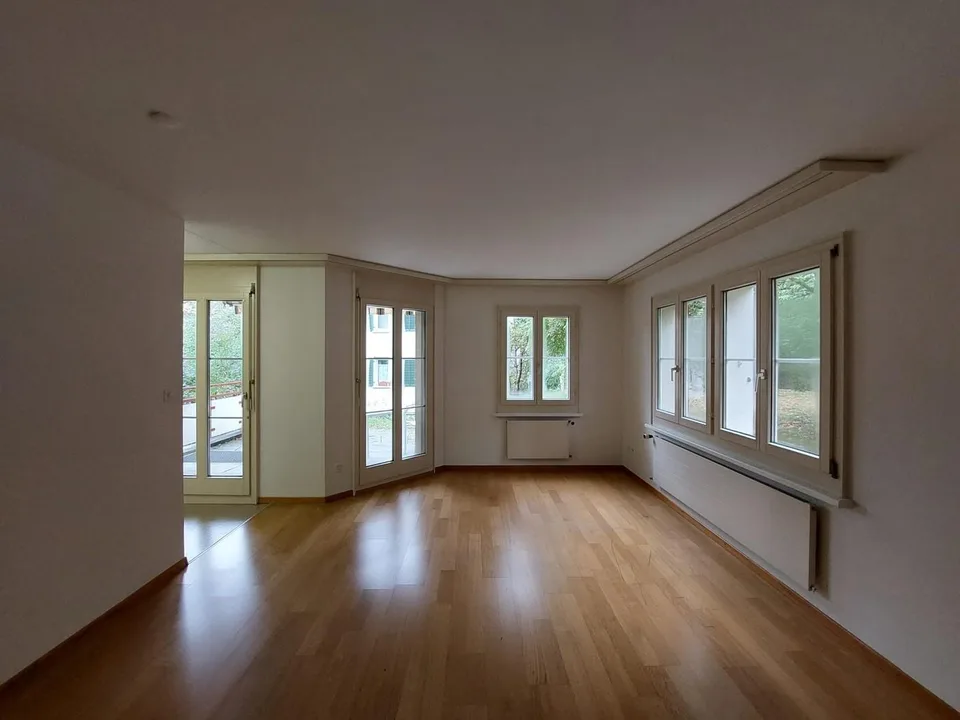 komfortable helle Wohnung mit gemütlichem Sitzplatz