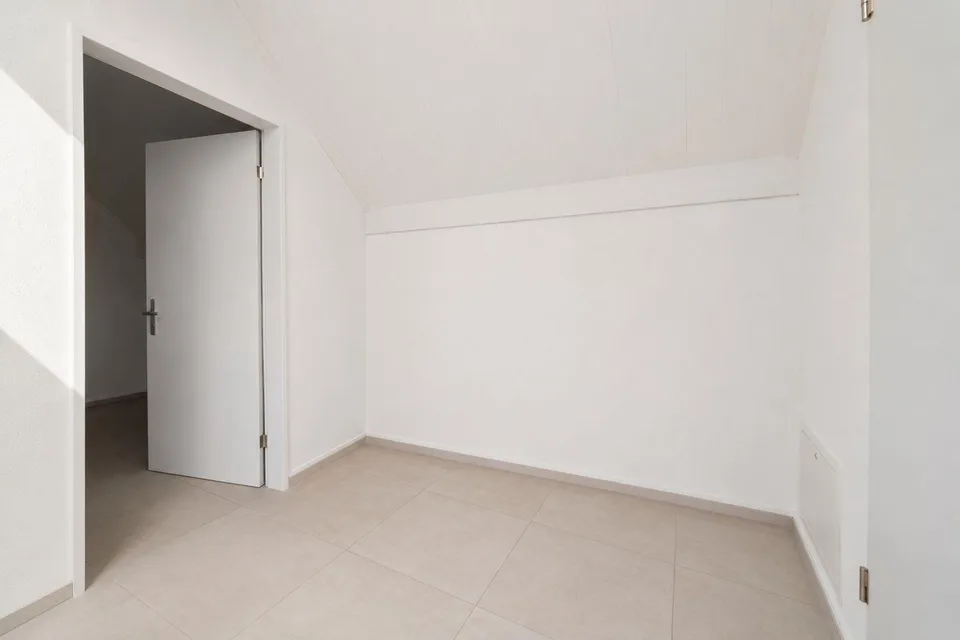 3.5 ZIMMER DACHWOHNUNG + 27m2 KREATIVRAUM