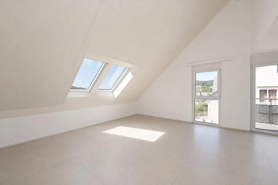 3.5 ZIMMER DACHWOHNUNG + 27m2 KREATIVRAUM