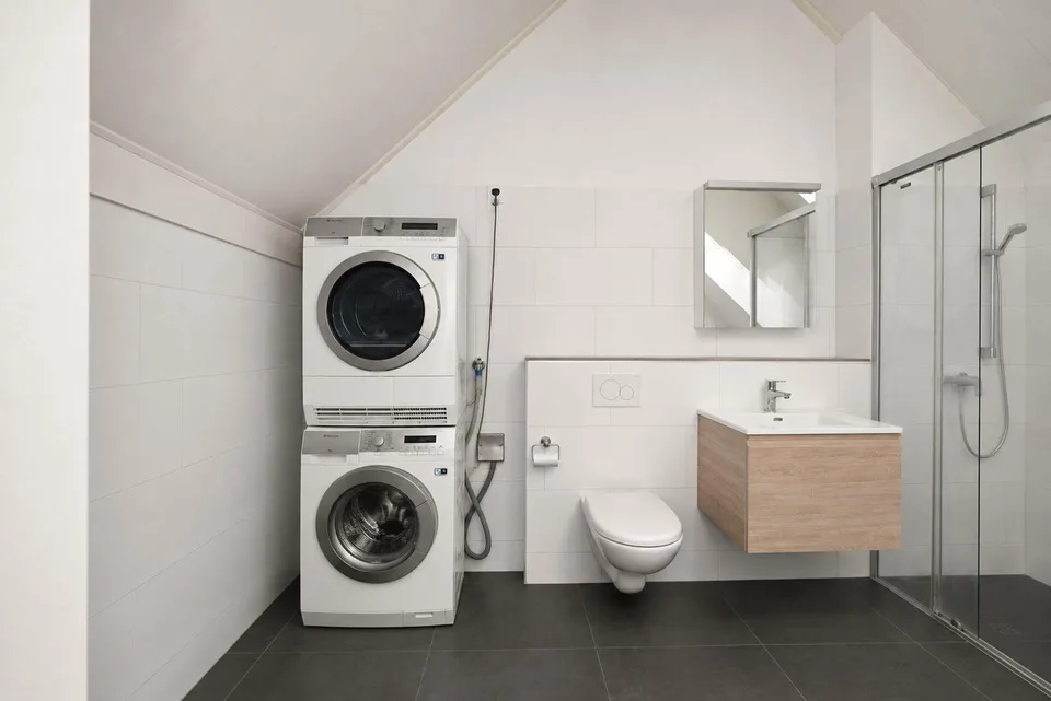 3.5 ZIMMER DACHWOHNUNG + 27m2 KREATIVRAUM