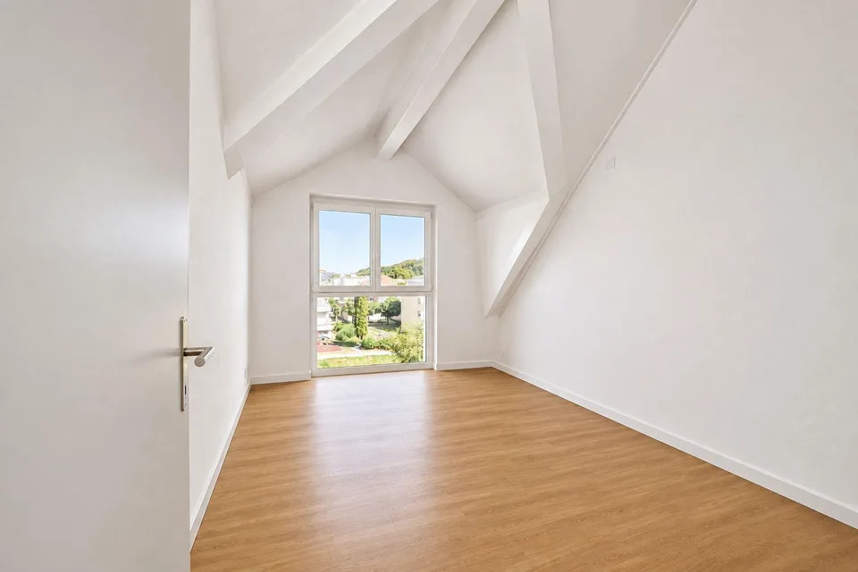3.5 ZIMMER DACHWOHNUNG + 27m2 KREATIVRAUM
