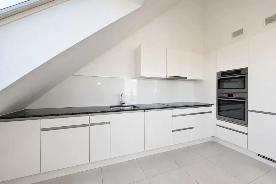 3.5 ZIMMER DACHWOHNUNG + 27m2 KREATIVRAUM