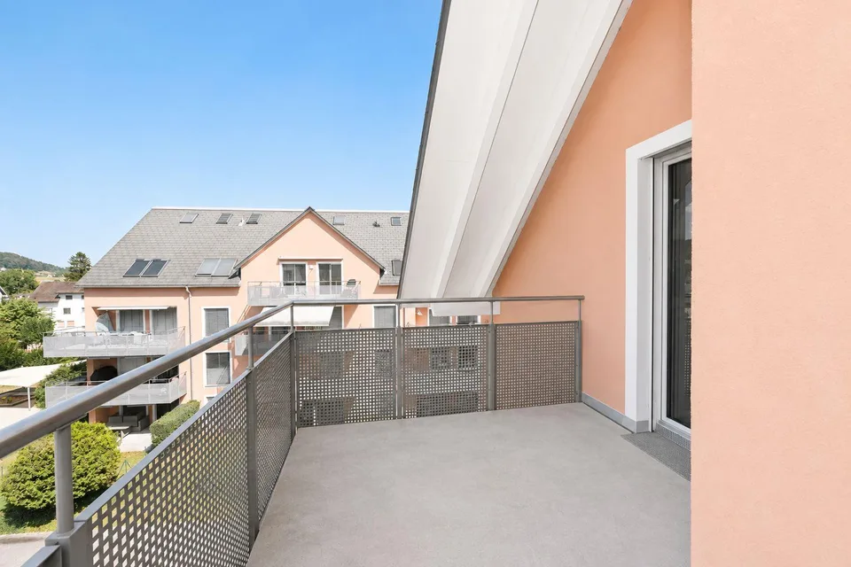 3.5 ZIMMER DACHWOHNUNG + 27m2 KREATIVRAUM