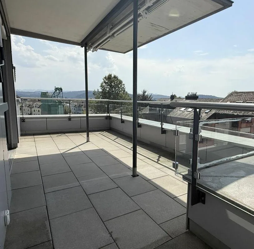 Sonnige 4.5-Zimmer-Dachwohnung mit Eigentumswohnungsstandard