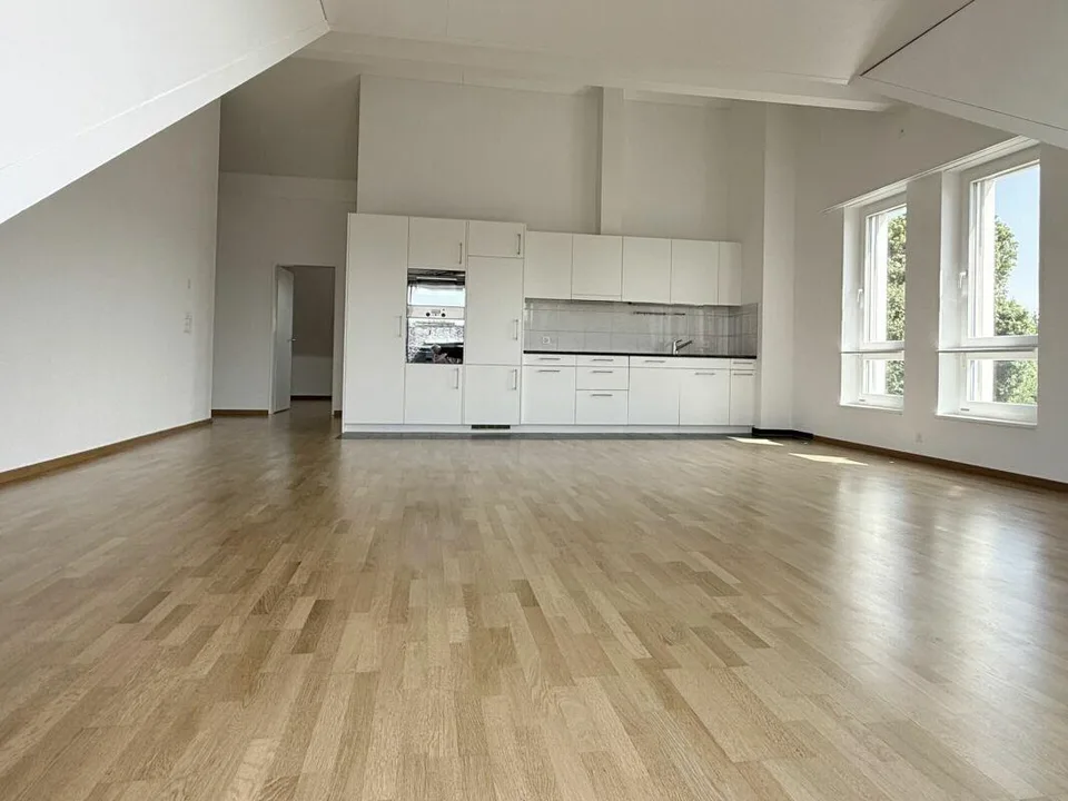 Sonnige 4.5-Zimmer-Dachwohnung mit Eigentumswohnungsstandard