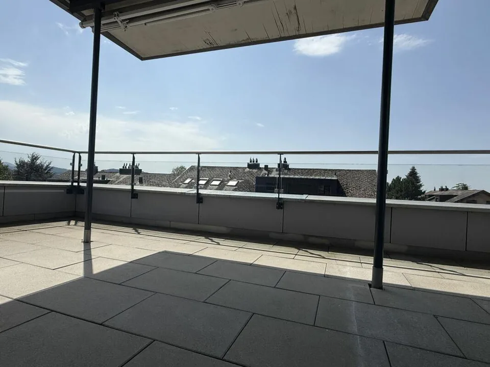 Sonnige 4.5-Zimmer-Dachwohnung mit Eigentumswohnungsstandard