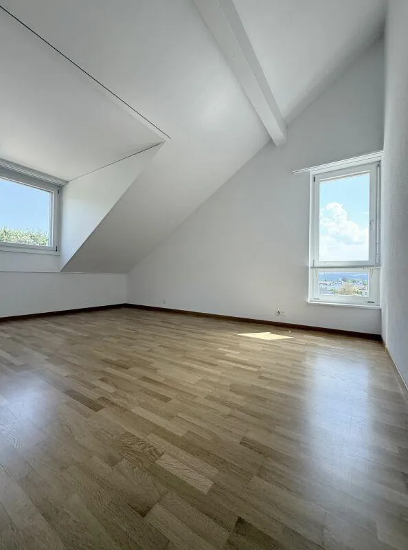 Sonnige 4.5-Zimmer-Dachwohnung mit Eigentumswohnungsstandard