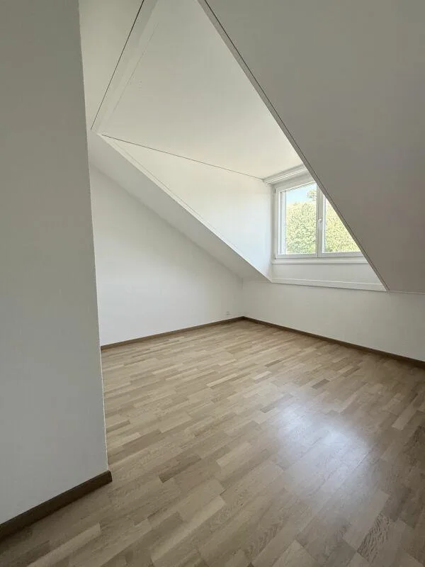 Sonnige 4.5-Zimmer-Dachwohnung mit Eigentumswohnungsstandard