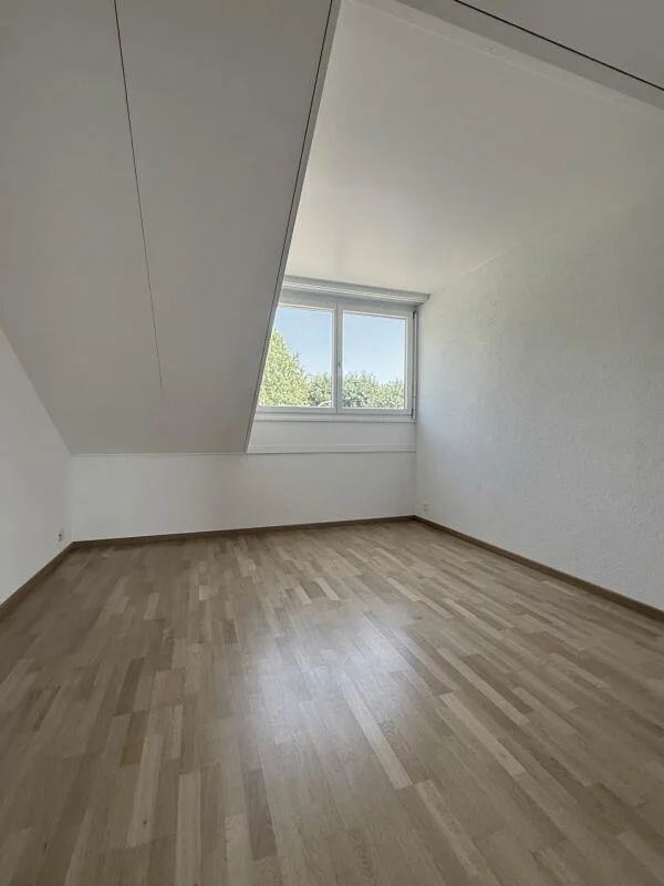 Sonnige 4.5-Zimmer-Dachwohnung mit Eigentumswohnungsstandard