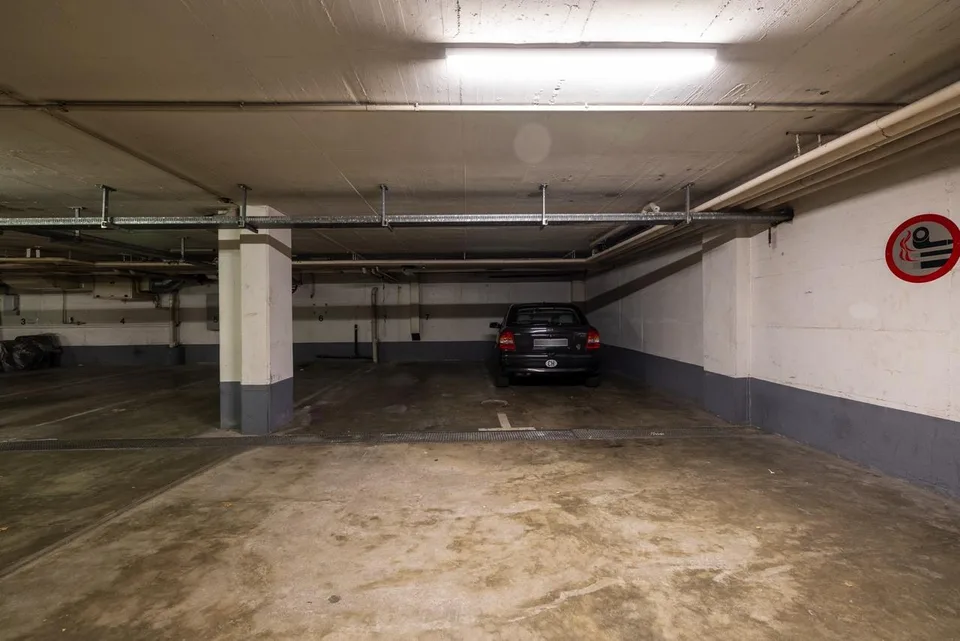 Einstellhallenparkplatz Nr. 8 in Riehen zu vermieten