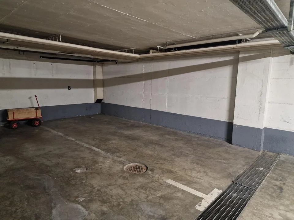 Einstellhallenparkplatz Nr. 8 in Riehen zu vermieten