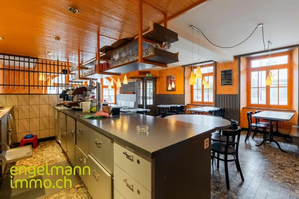 Immeuble locatif avec restaurant / Mehrfamilienhaus mit Restaurant