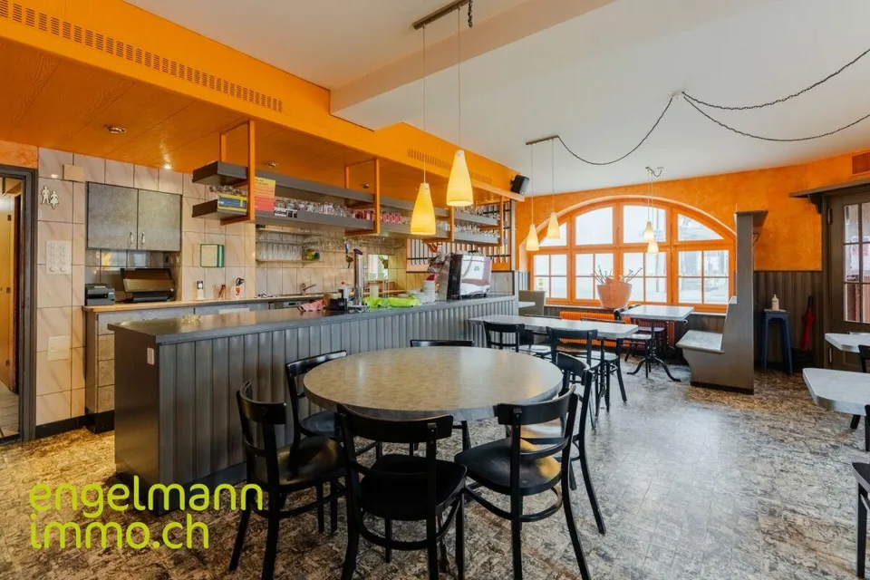 Immeuble locatif avec restaurant / Mehrfamilienhaus mit Restaurant
