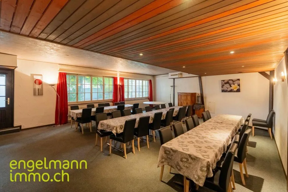 Immeuble locatif avec restaurant / Mehrfamilienhaus mit Restaurant