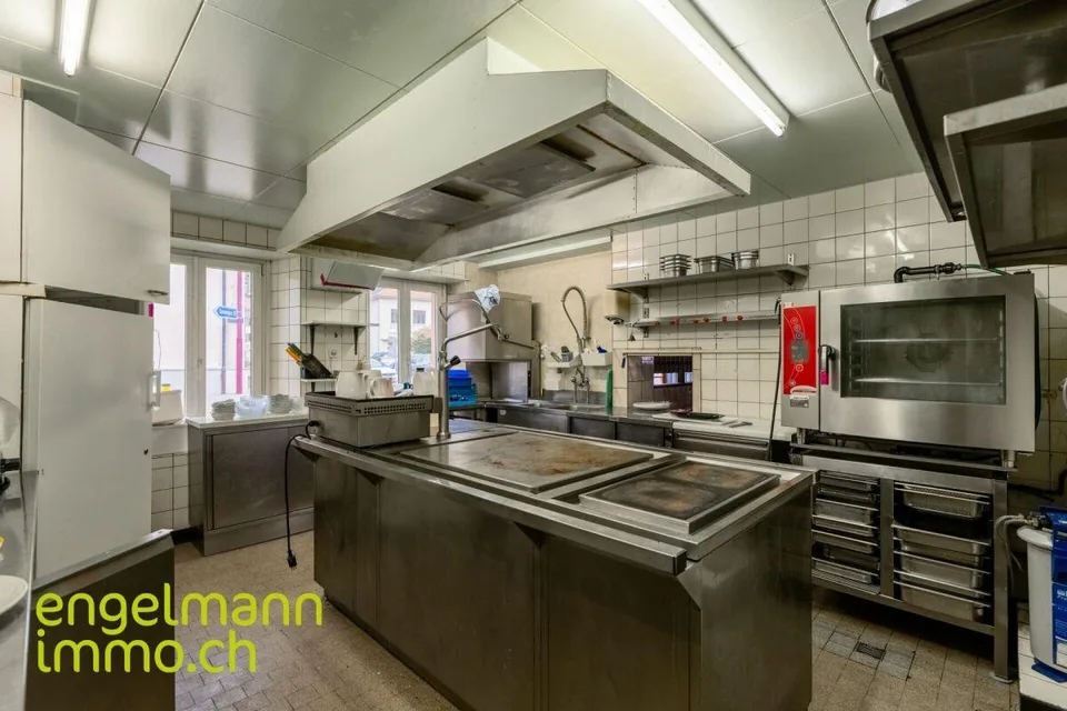 Immeuble locatif avec restaurant / Mehrfamilienhaus mit Restaurant