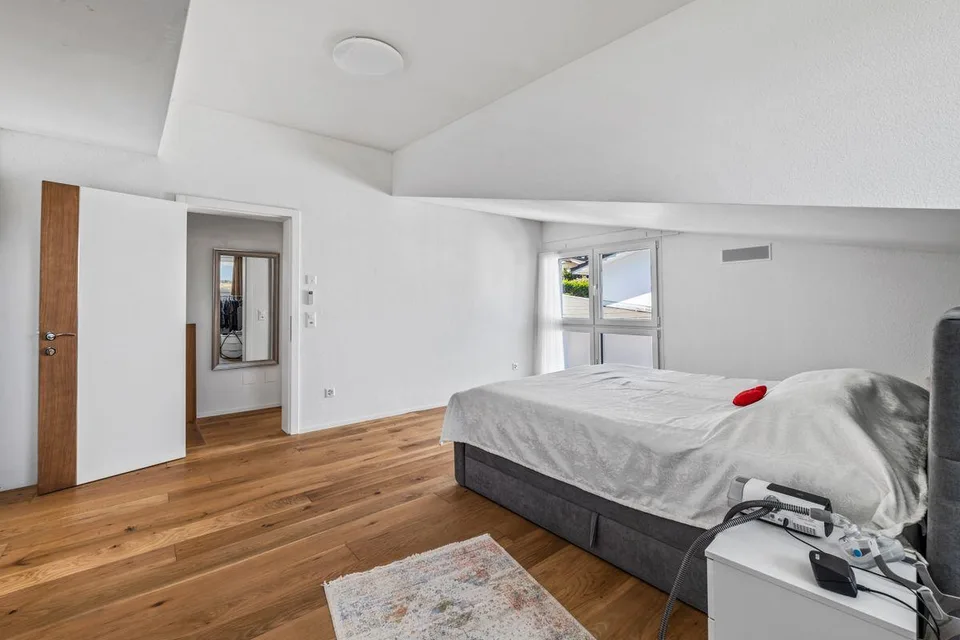 Helles 4.5-Zimmer-Haus mit Aussicht in Schwaderloch