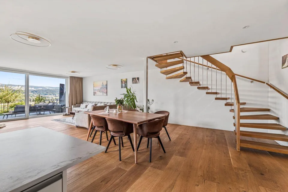 Helles 4.5-Zimmer-Haus mit Aussicht in Schwaderloch