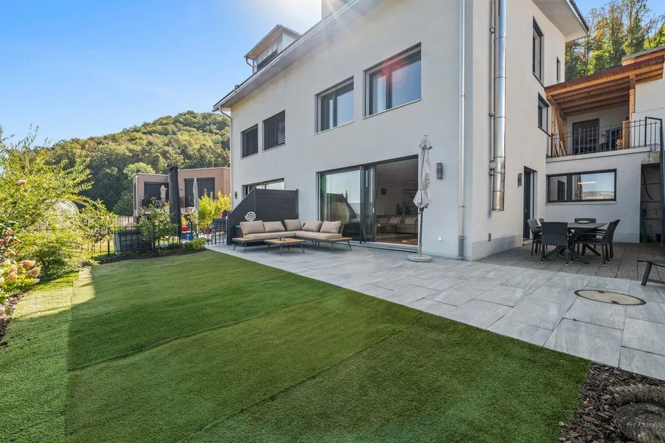 Helles 4.5-Zimmer-Haus mit Aussicht in Schwaderloch