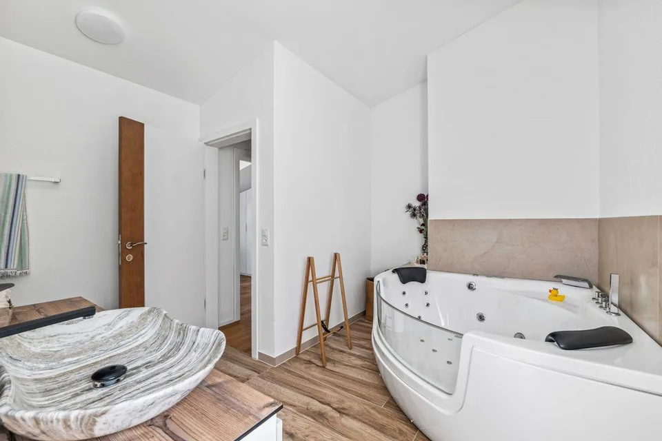 Helles 4.5-Zimmer-Haus mit Aussicht in Schwaderloch