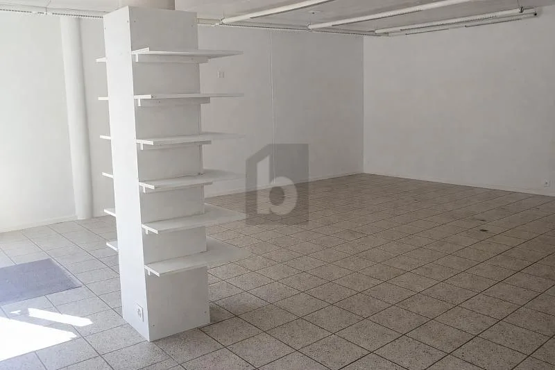 ATTRAYANT, CALME ET BIEN SITUÉ