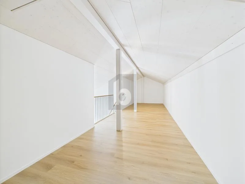 HOHE DECKEN MIT EIGENER GALERIE!