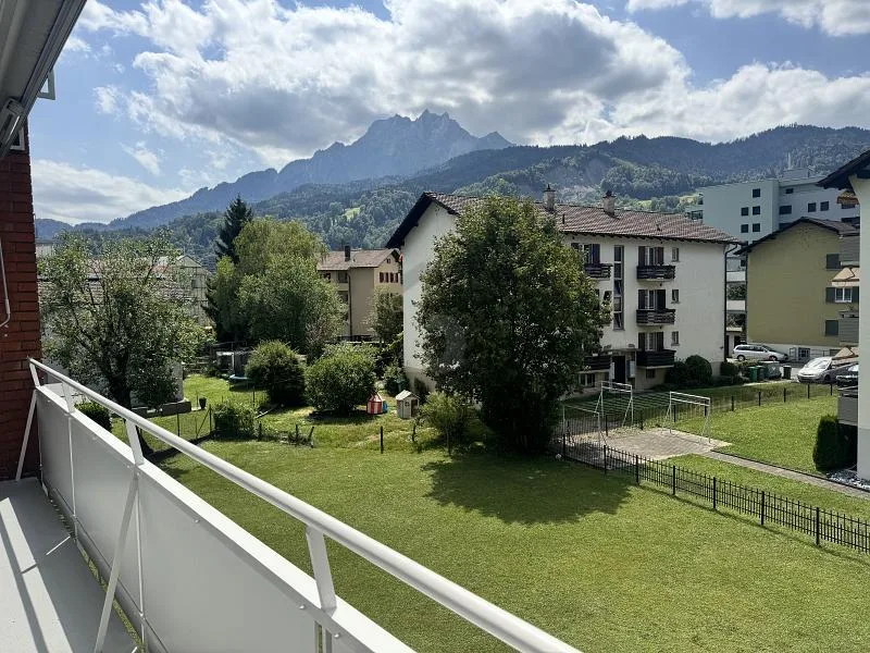 HELLE, MODERNE RÄUME MIT SCHÖNER AUSSICHT
