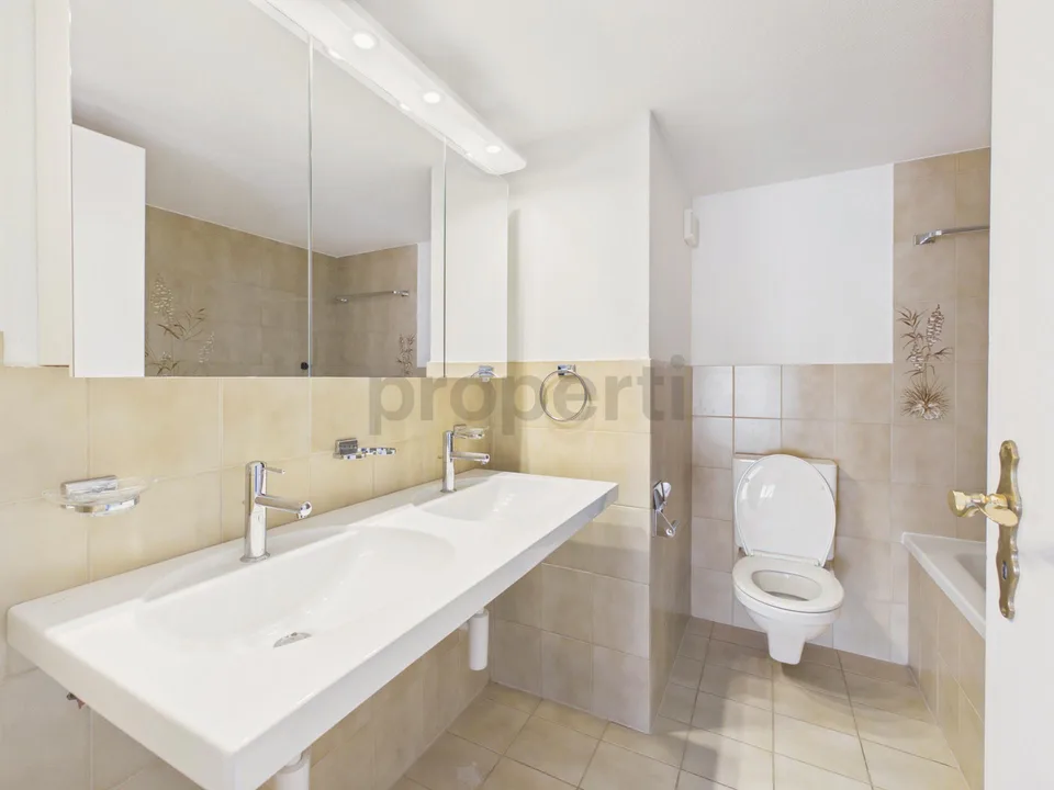 Gemütliche 4.5-Zimmer-Dachwohnung mit Balkon in Beringen