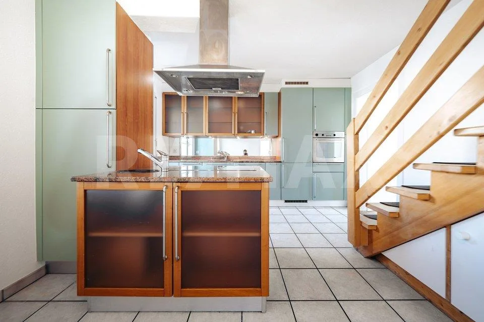Grosszügige 5.5-Zimmer-Maisonette mit Einfamilienhaus-Charakter an ...