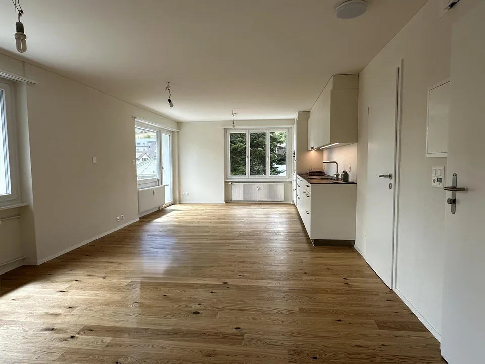 helle, umfassend sanierte 2- Zimmerwohnung mit Weitsicht