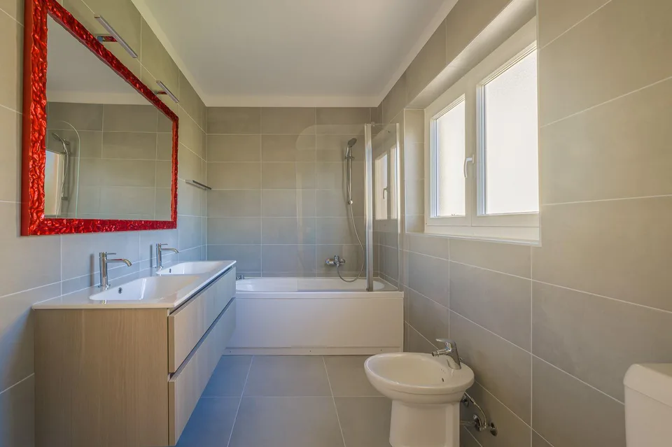 ACCOGLIENTE 5.5 LOCALI CON GIARDINO PRIVATO | COSY 5.5-ROOM APARTME...