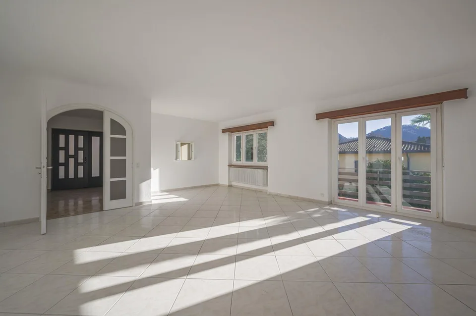 ACCOGLIENTE 5.5 LOCALI CON GIARDINO PRIVATO | COSY 5.5-ROOM APARTME...