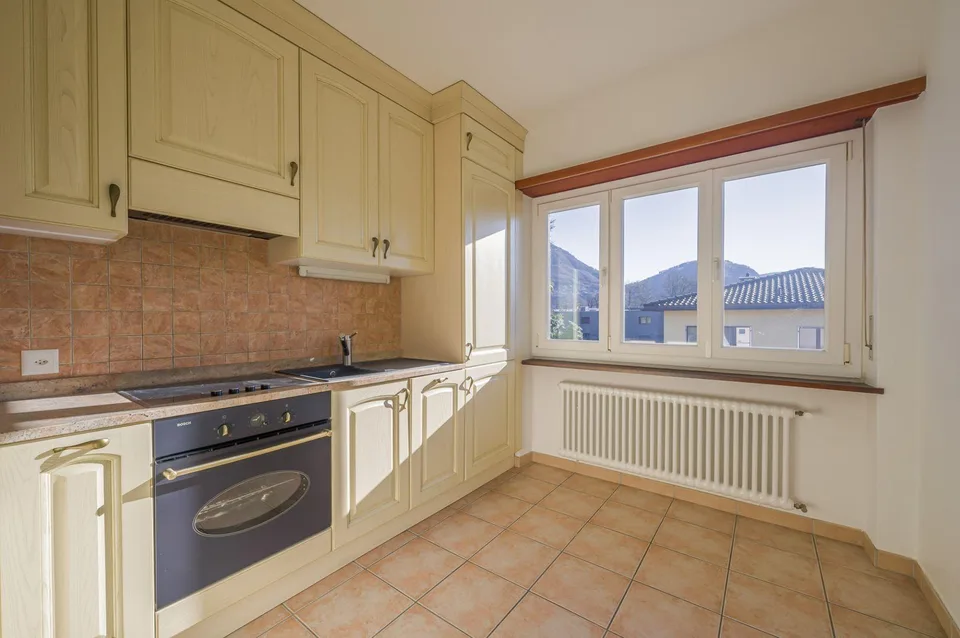 ACCOGLIENTE 5.5 LOCALI CON GIARDINO PRIVATO | COSY 5.5-ROOM APARTME...