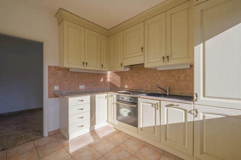 ACCOGLIENTE 5.5 LOCALI CON GIARDINO PRIVATO | COSY 5.5-ROOM APARTME...