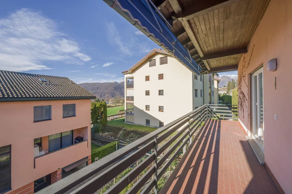 ACCOGLIENTE 5.5 LOCALI CON GIARDINO PRIVATO | COSY 5.5-ROOM APARTME...