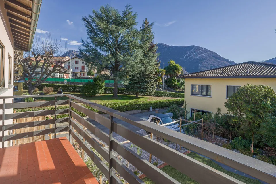 ACCOGLIENTE 5.5 LOCALI CON GIARDINO PRIVATO | COSY 5.5-ROOM APARTME...