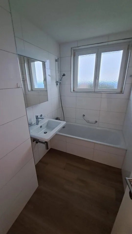 Moderne 4.5-Zimmer-Wohnung in Egg mit 2 Balkonen & schöner Aussicht –