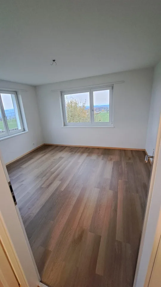 Moderne 4.5-Zimmer-Wohnung in Egg mit 2 Balkonen & schöner Aussicht –