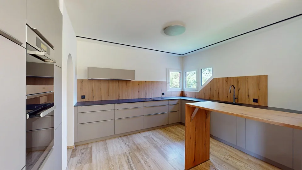 Elegante 9. Zi. Landhausvilla mit modernem Indoorpool