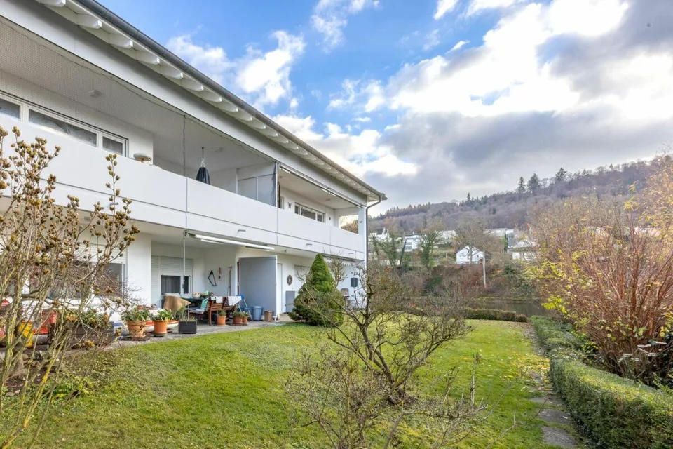 Modernisierte Maisonettewohnung in erster Rheinlage - bezugsbereit