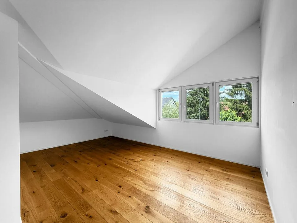 Modernisierte Maisonettewohnung in erster Rheinlage - bezugsbereit
