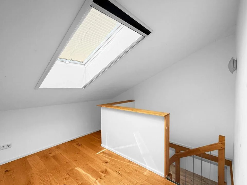 Modernisierte Maisonettewohnung in erster Rheinlage - bezugsbereit