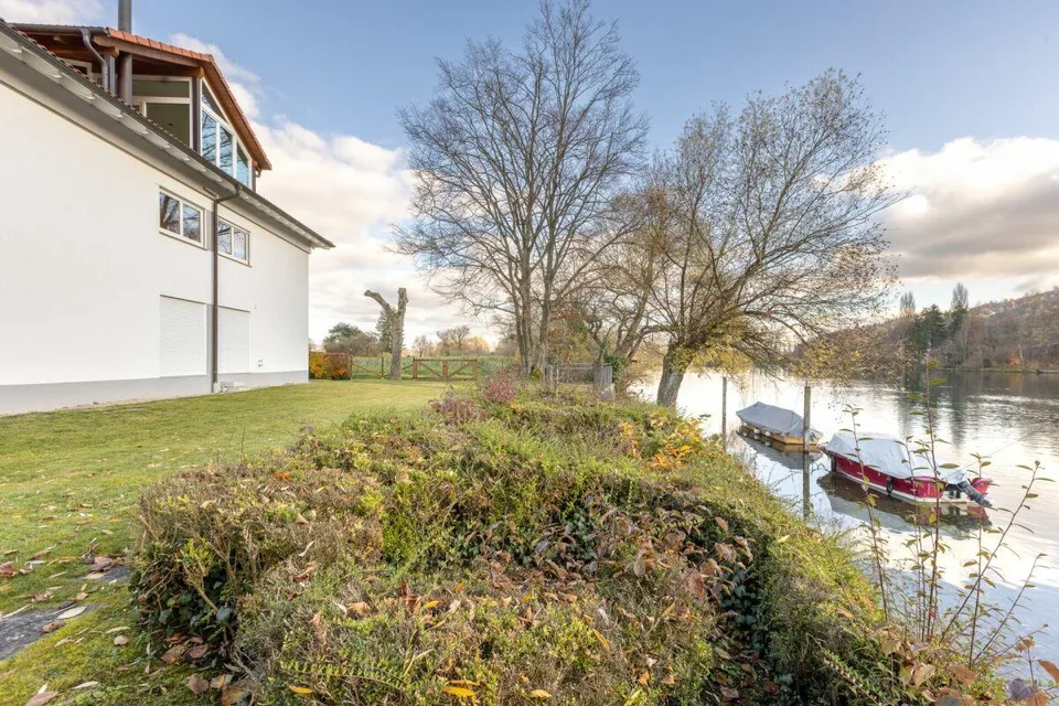 Modernisierte Maisonettewohnung in erster Rheinlage - bezugsbereit