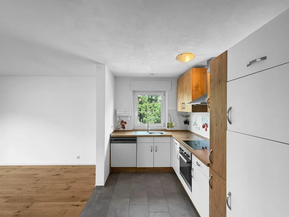 Modernisierte Maisonettewohnung in erster Rheinlage - bezugsbereit