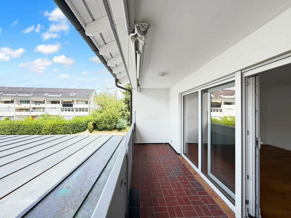 Modernisierte Maisonettewohnung in erster Rheinlage - bezugsbereit